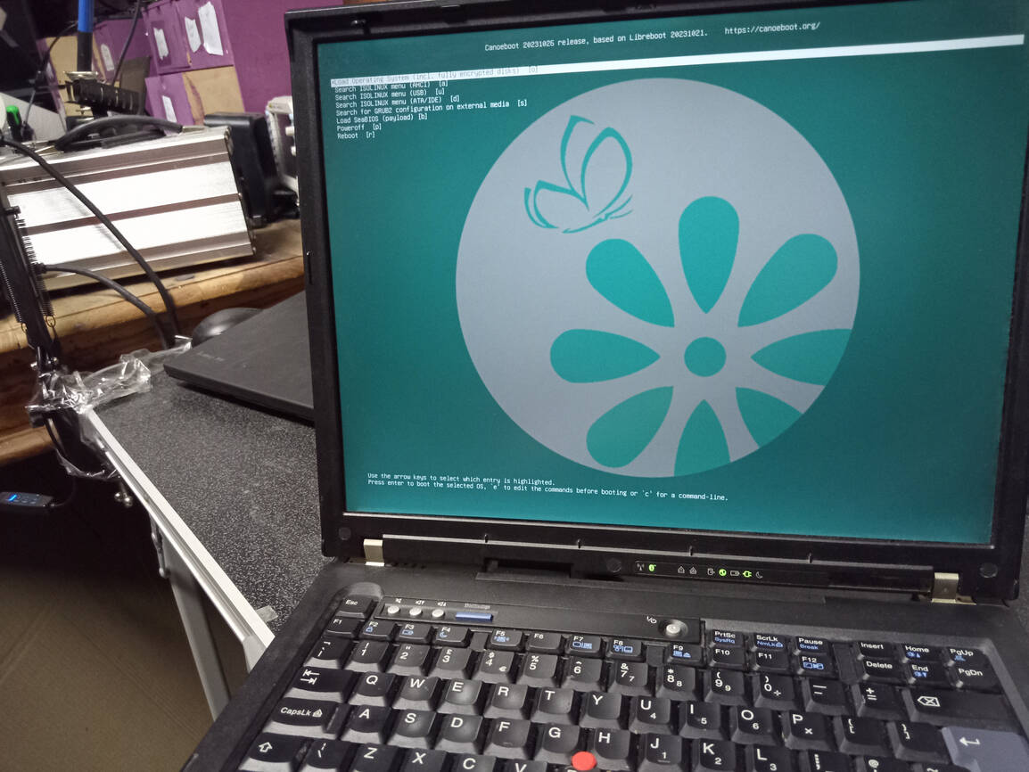 Lenovo Thinkpad T60 with Canoeboot